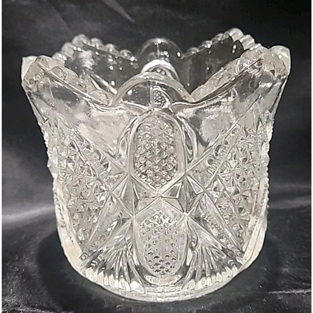 Vntg Early American Pattern Glass spooner 4" Tall